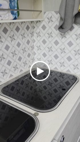 Kundeanmeldelse med video av 8-pk Oslo mini selvklebende fliser