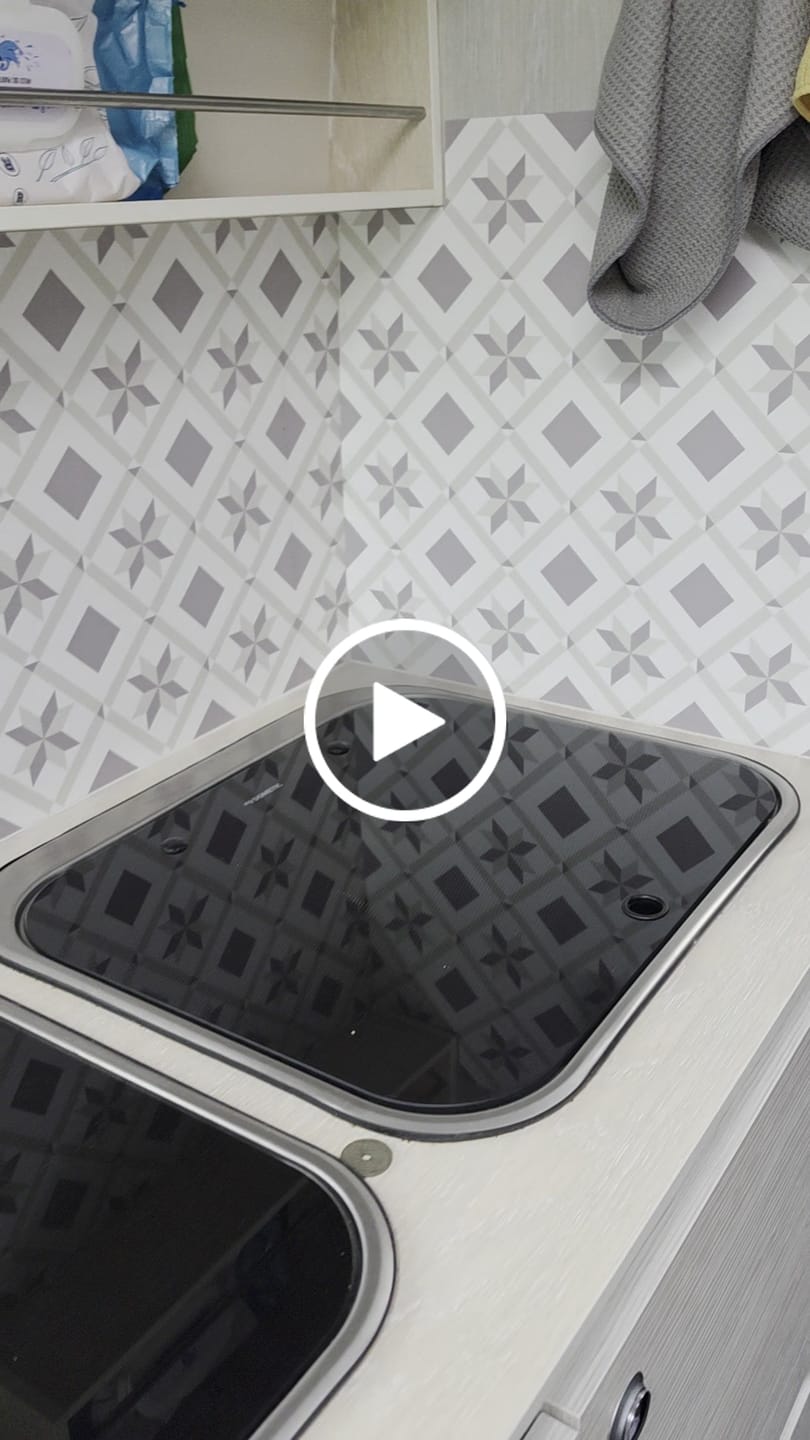 Customer video review of 8-pk Oslo mini selvklebende fliser