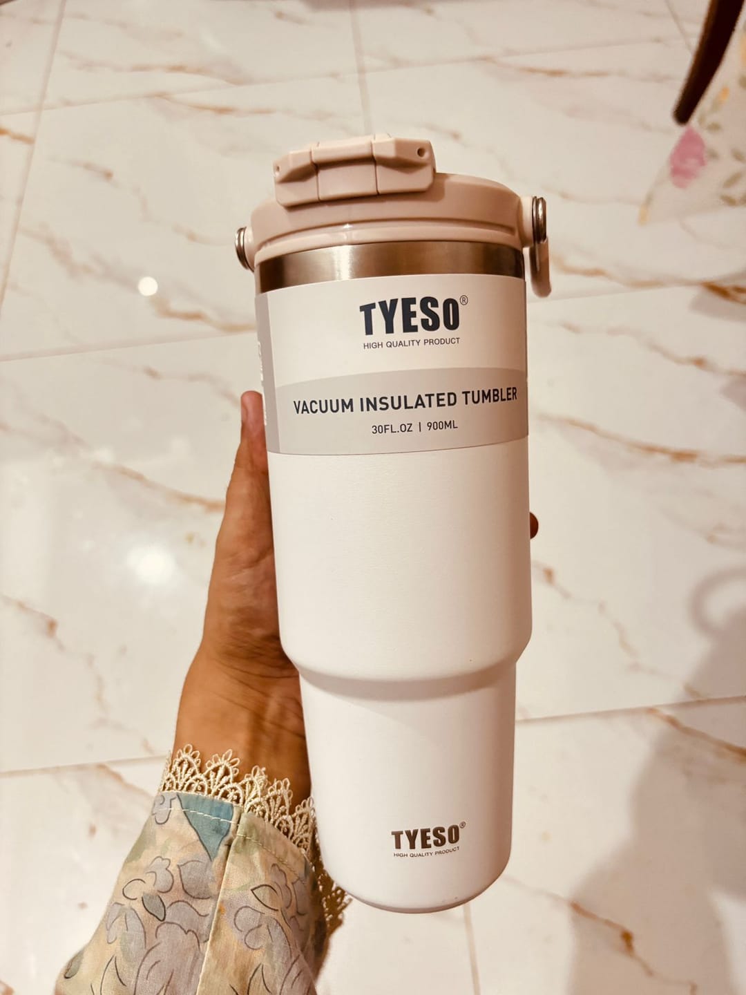 Customer photo review of Tyeso Roam Tumbler 2.0 With Flip Straw & Sip Lid 900ml White