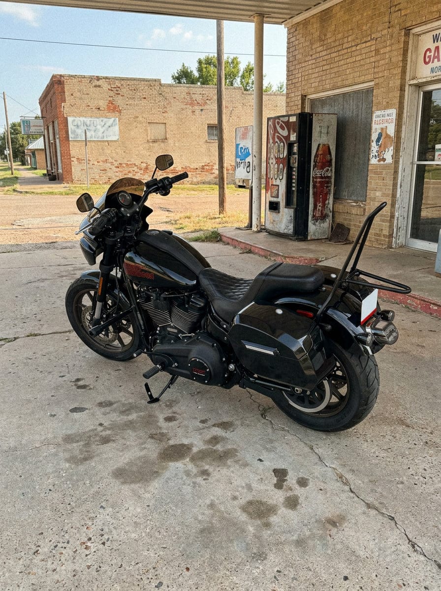 Customer photo review of 32L - Darkin Large Quick Mount Painted Hard Saddlebags for 2025+ Harley Softail Low Rider S FXLRS