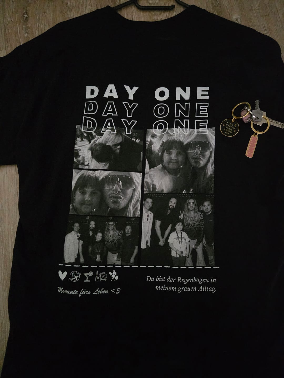 Customer photo review of Best Friends & amazing memories - Personalisiertes Freundinnen Foto T-Shirt (Schwarz, 100% Baumwolle, Unisex)