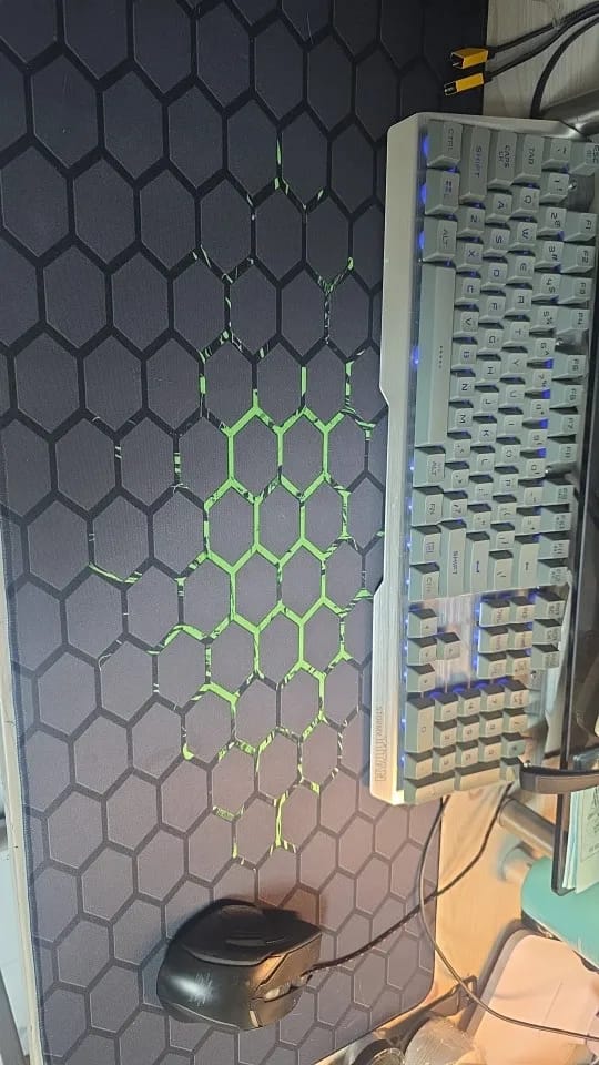 Customer photo review of Hexagon XXL Gaming Mouse Pad – Extended Non-Slip Desk Mat