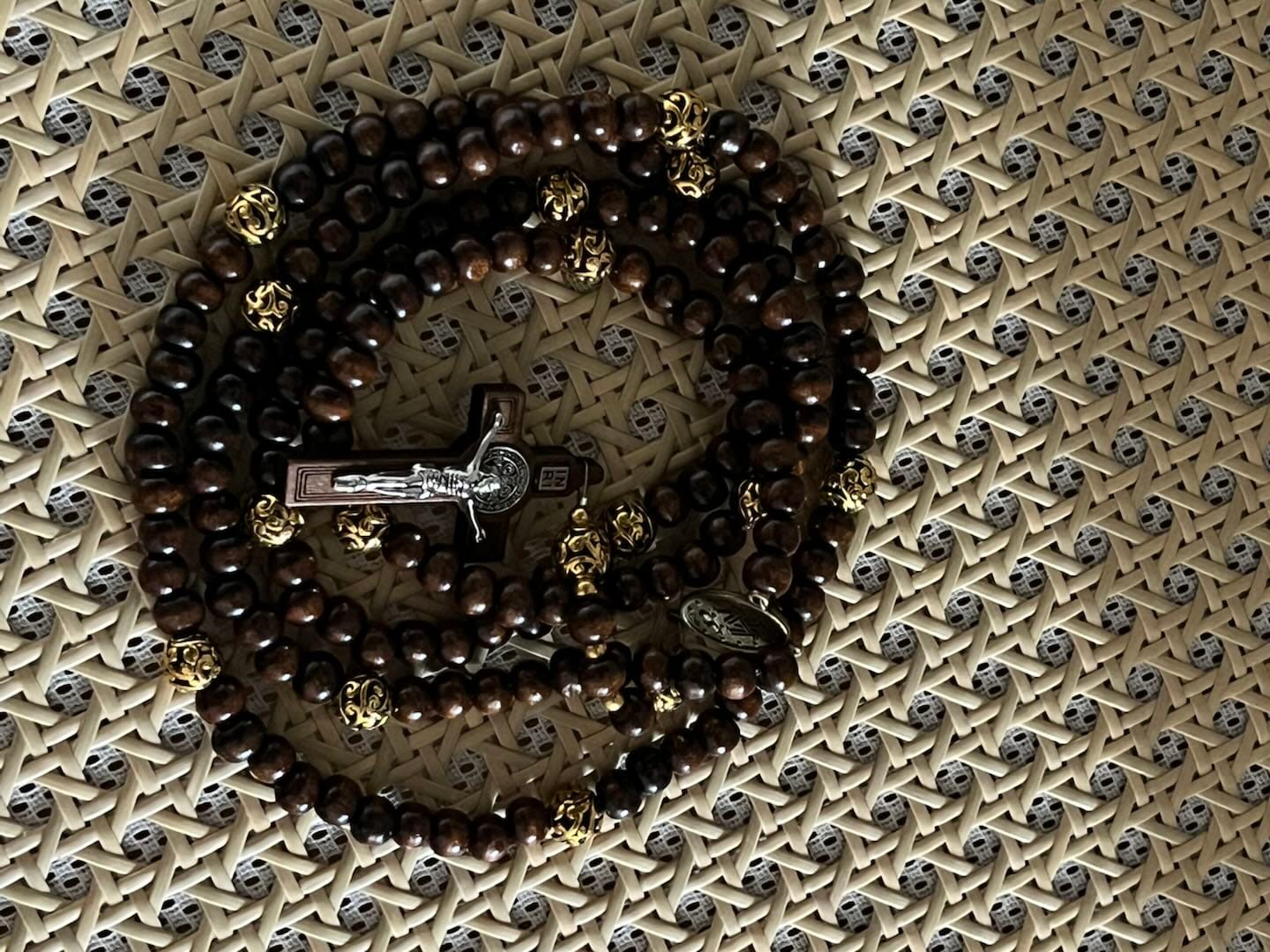 Customer photo review of Solacebeads Maple Wood 15 Decade Rosary: Warm Devotion - Miraculous Medal & Wooden Crucifix