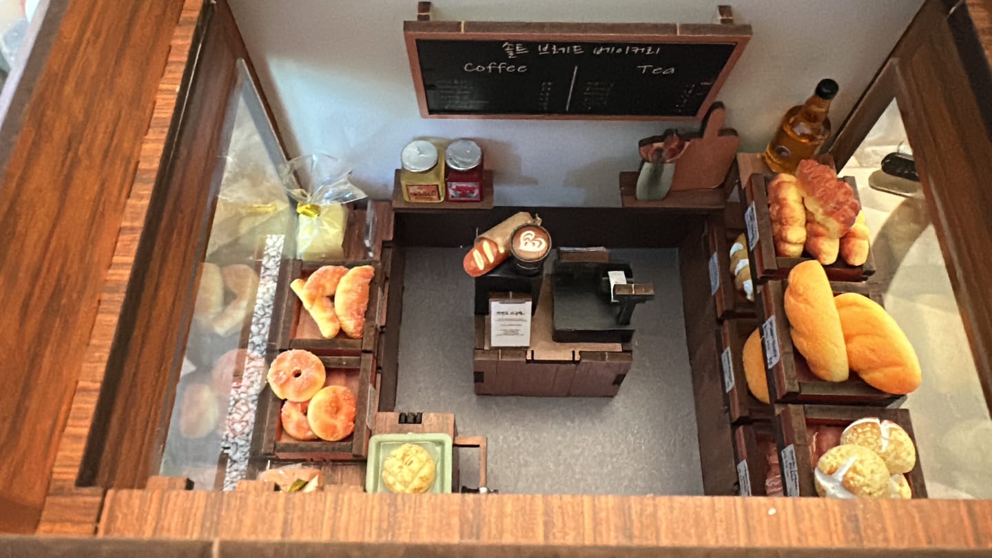 Customer photo review of Ikseon-dong Hanok Bakery Miniature House Kit