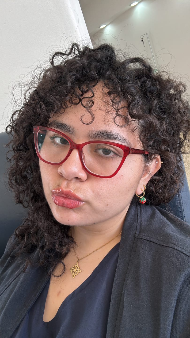 Customer photo review of Aretes Tiny Berry