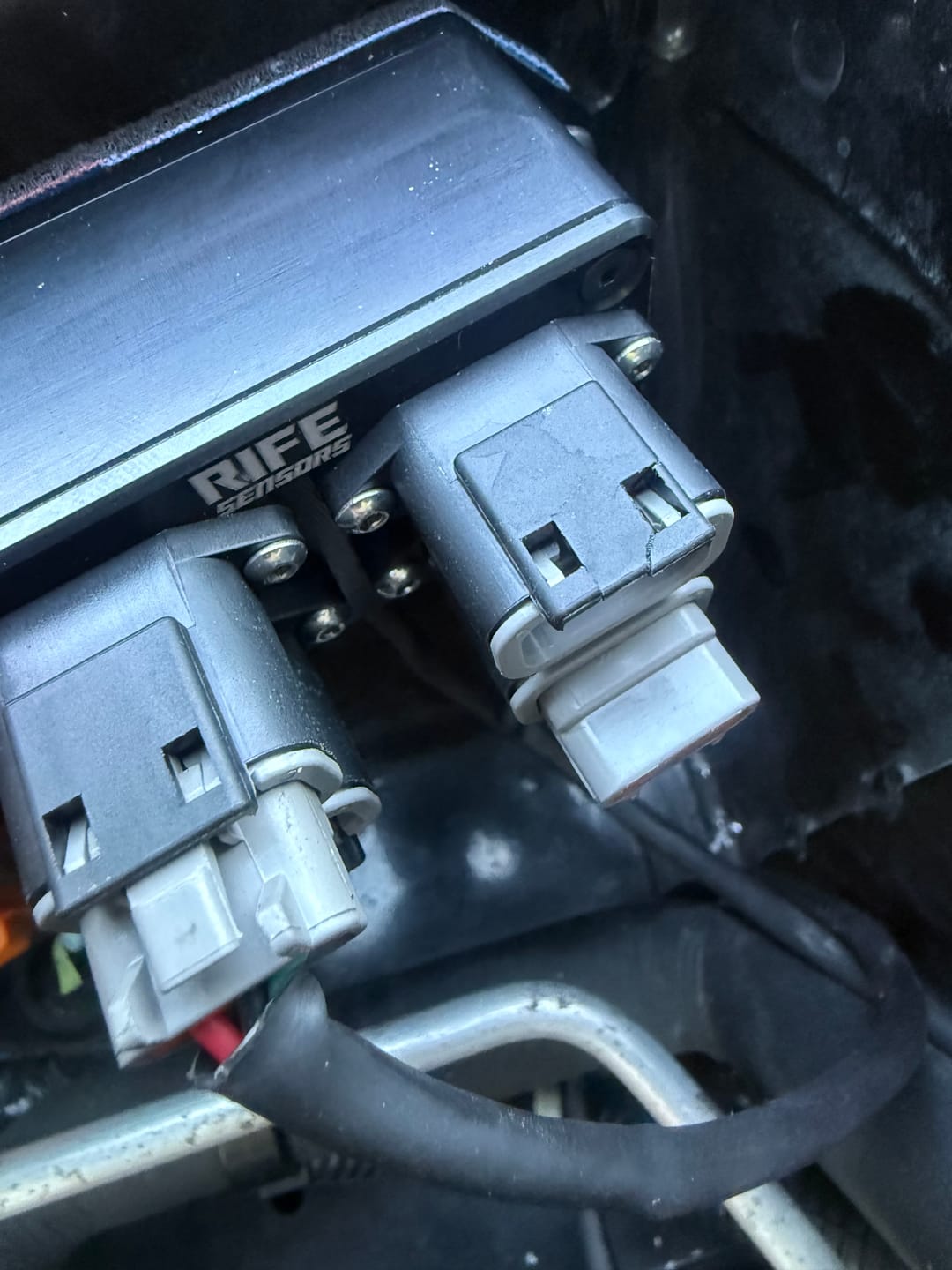 Customer photo review of RIFE DTM 4 Sensor Hub (5v and Sensor Ground Distribution)
