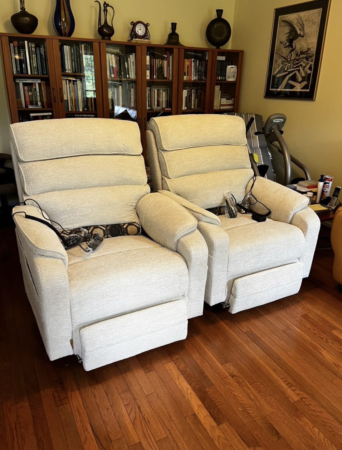 Customer photo review of 9188ET Big & Tall Power Lift Recliner – Dual Motor, 400LBS, Lay Flat, Heat & Massage
