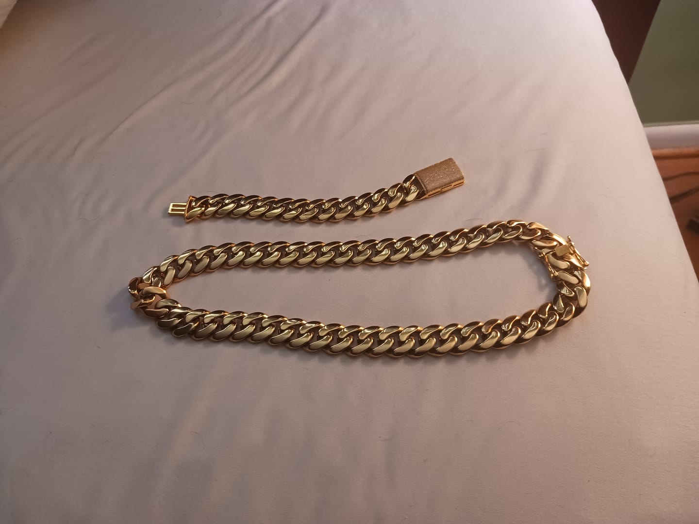 Customer photo review of 10-22mm Solid 18k Gold Plated Miami Cuban Link Chain