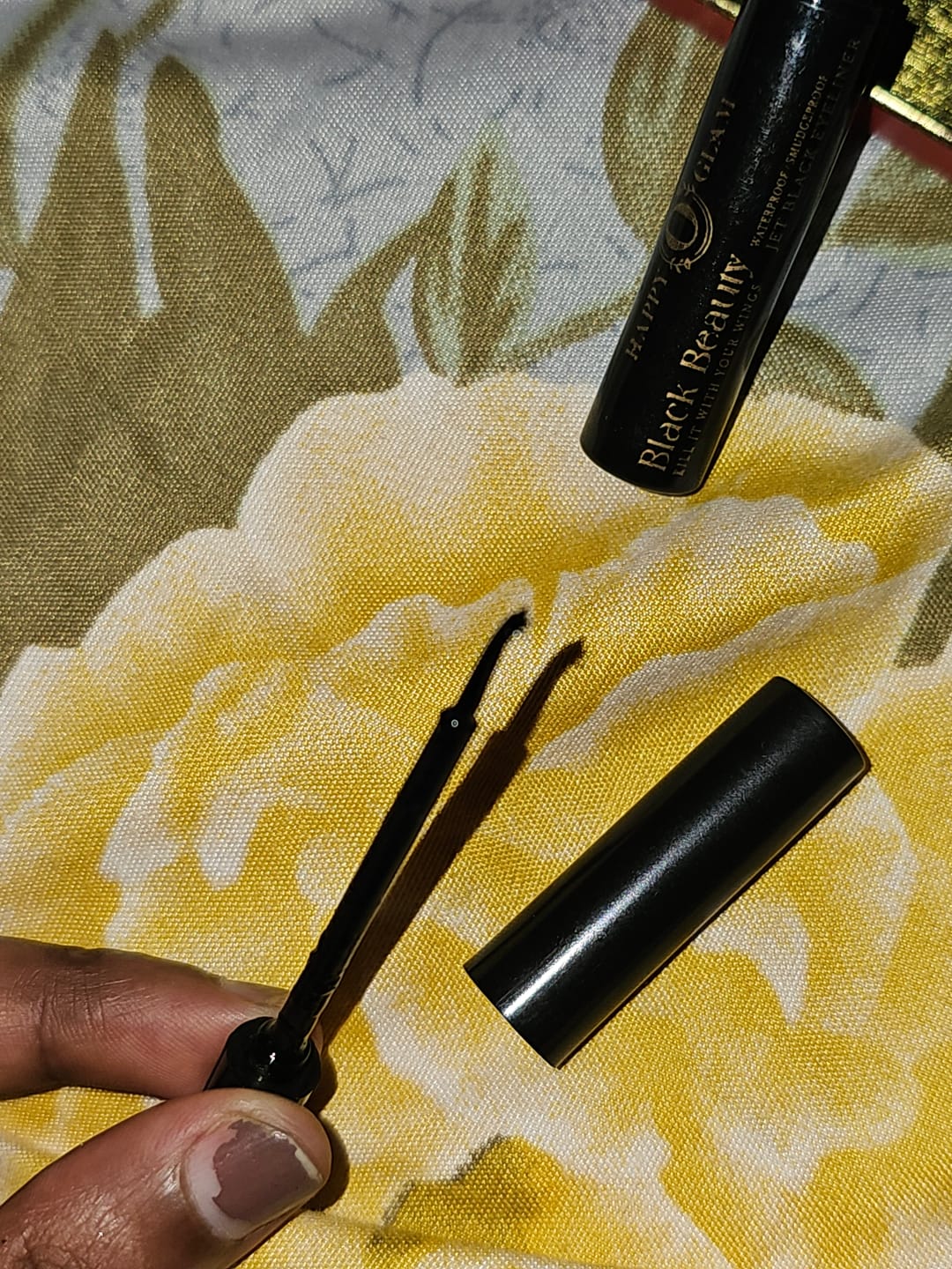 Customer photo review of Matte Eyeliner (Smudge-Proof | Matte Finish | All-Day Hold)
