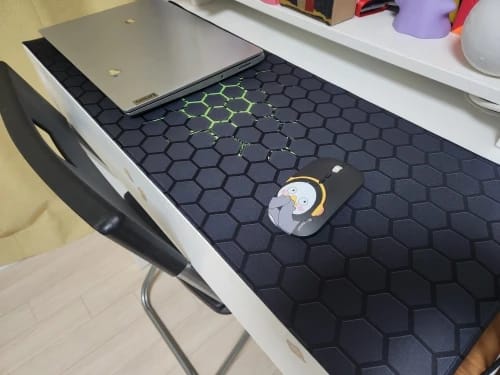 Customer photo review of Hexagon XXL Gaming Mouse Pad – Extended Non-Slip Desk Mat