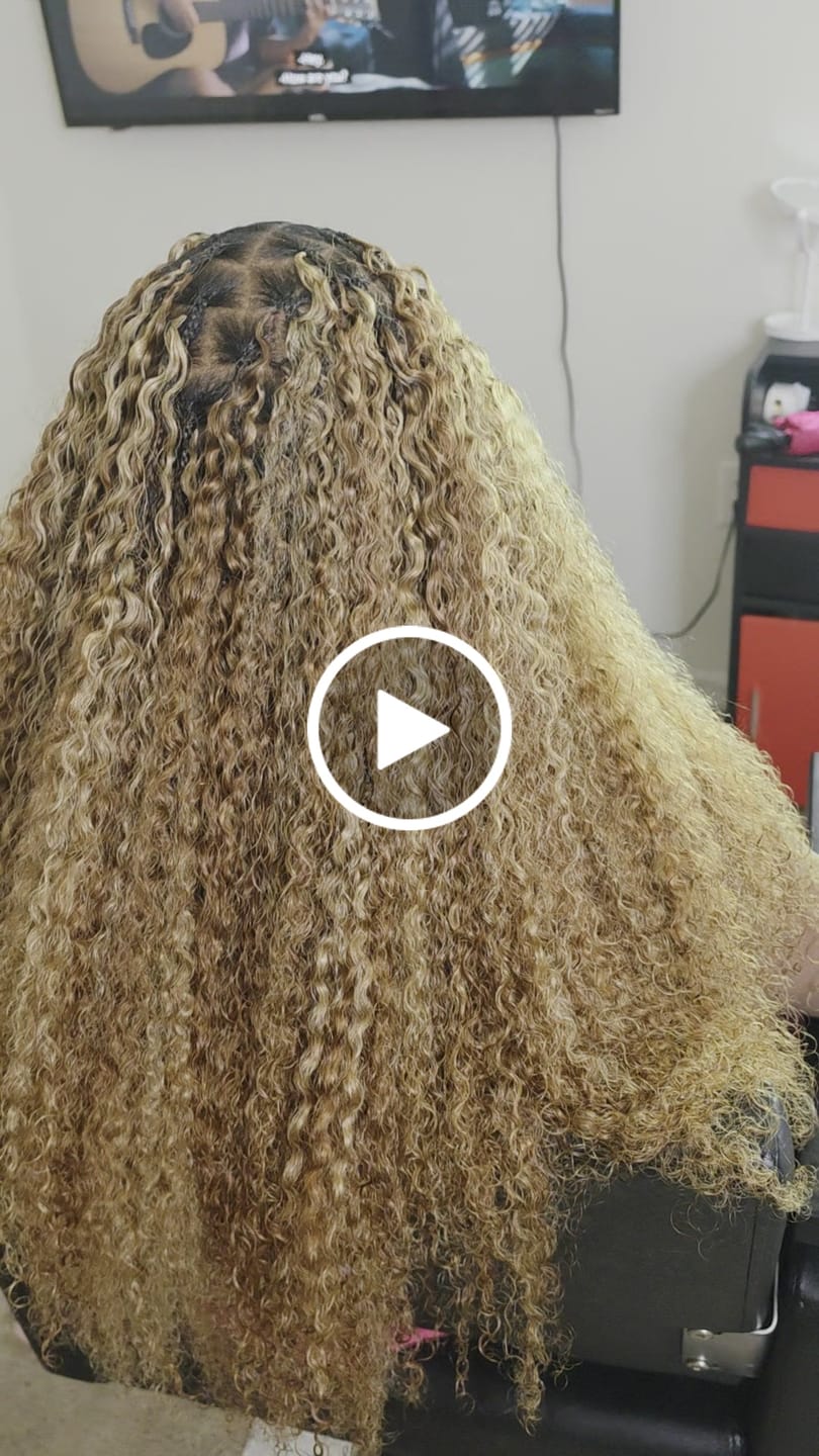 Customer video review of #27/30 Mix Color Blend Water Deep Wave Feather Crochet Hair