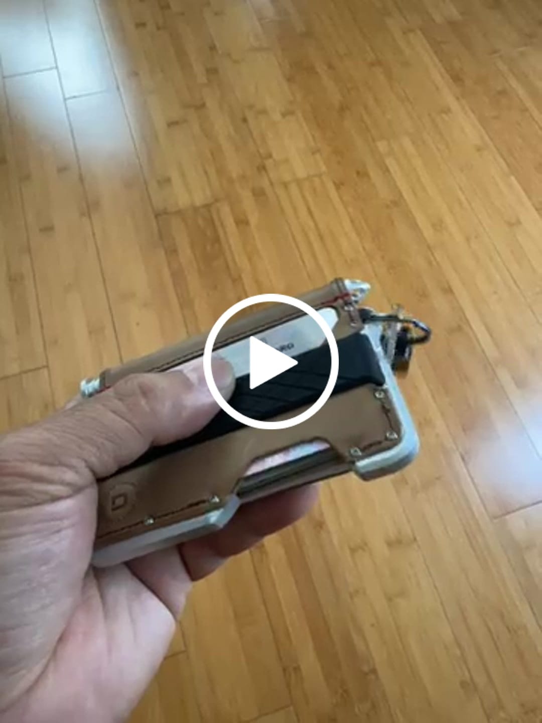 Customer video review of D01 Dapper™ Pen Wallet