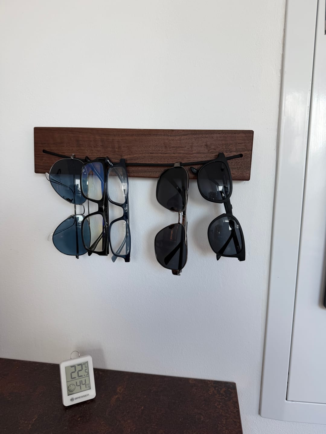 Customer photo review of Brillenhalter SPECULA aus Holz