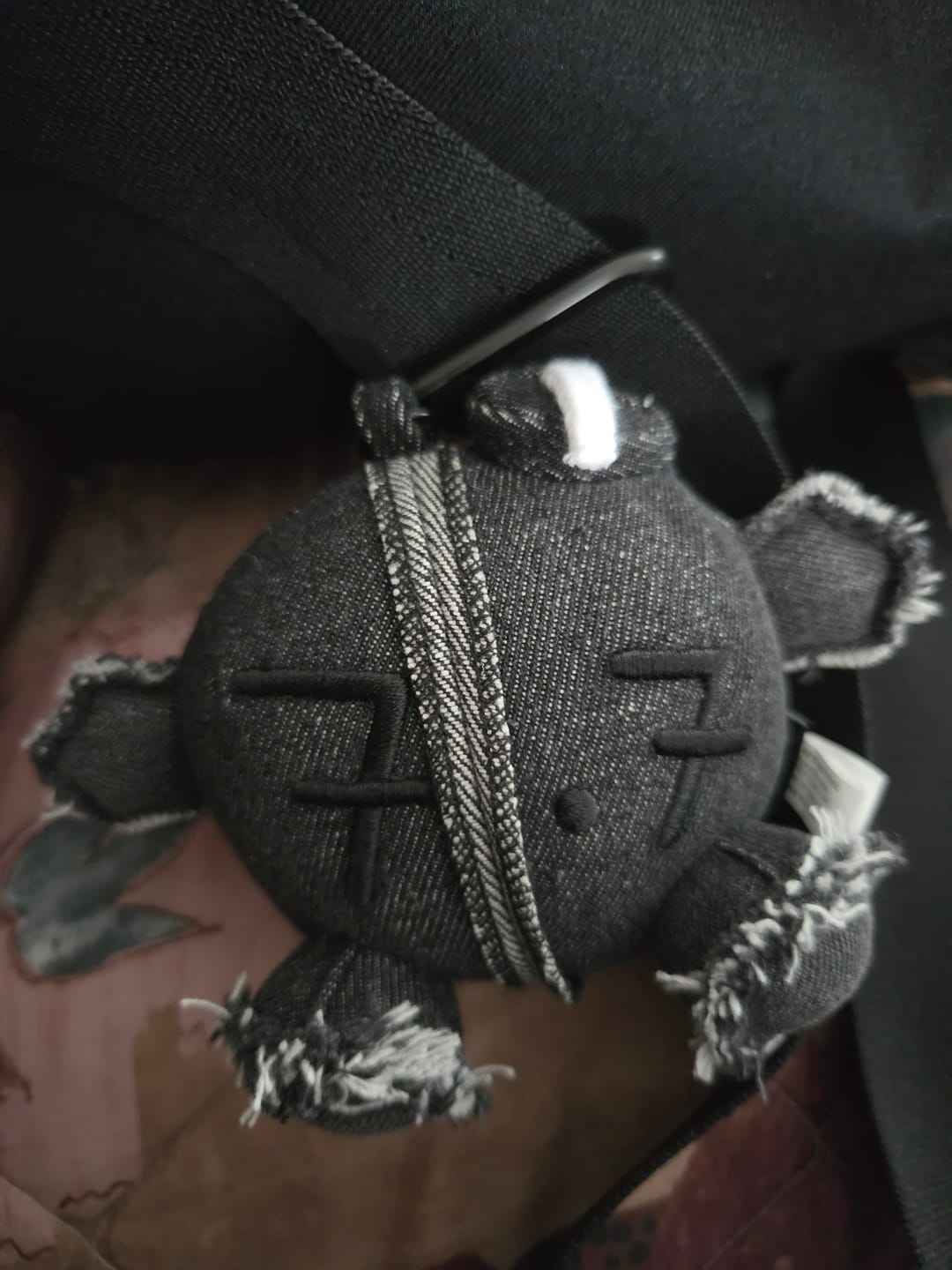 Customer photo review of BTS - ARIRANG WORLD TOUR OFFICIAL MD ARMY BOMB PLUSH KEYRING