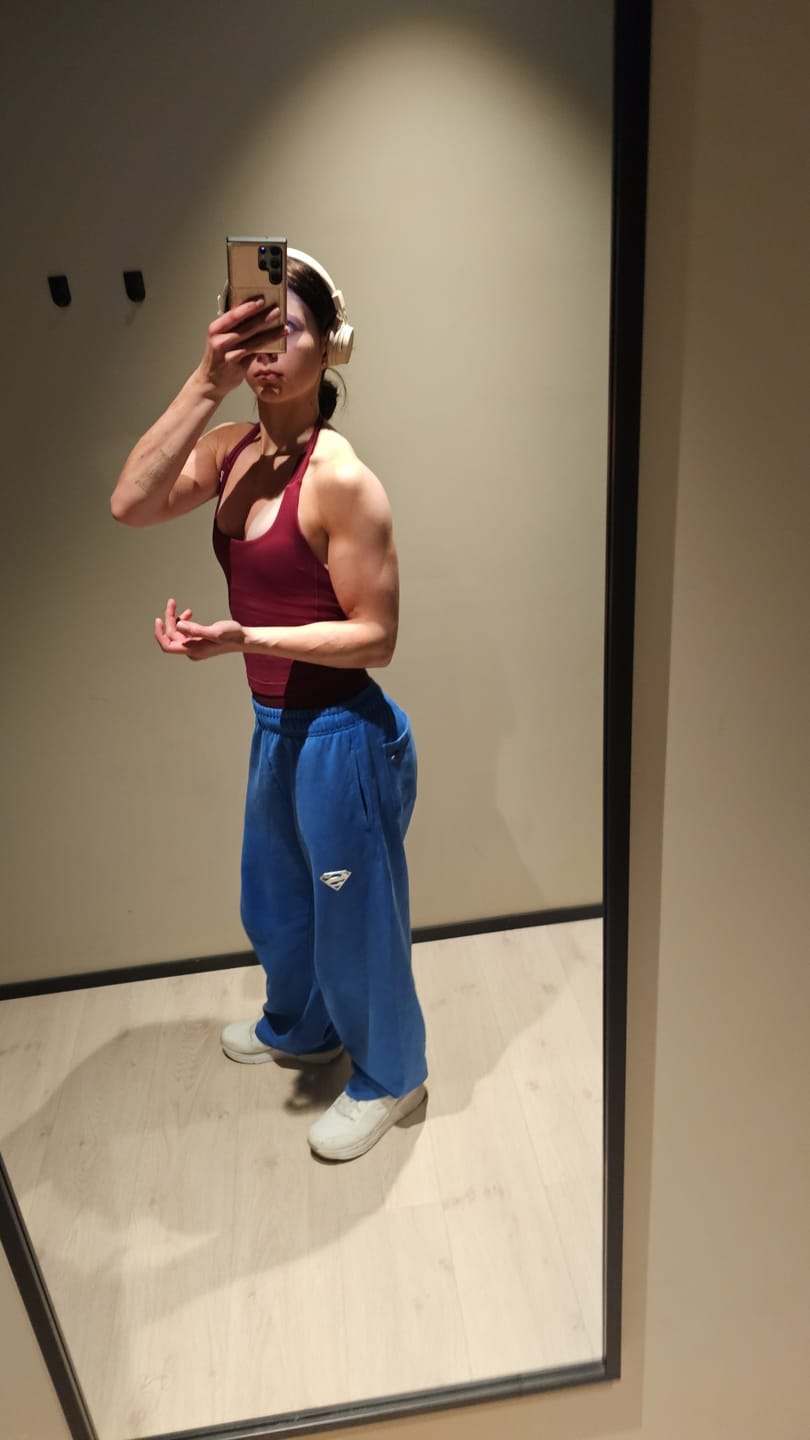 Customer photo review of 2032 - Superman Sweats