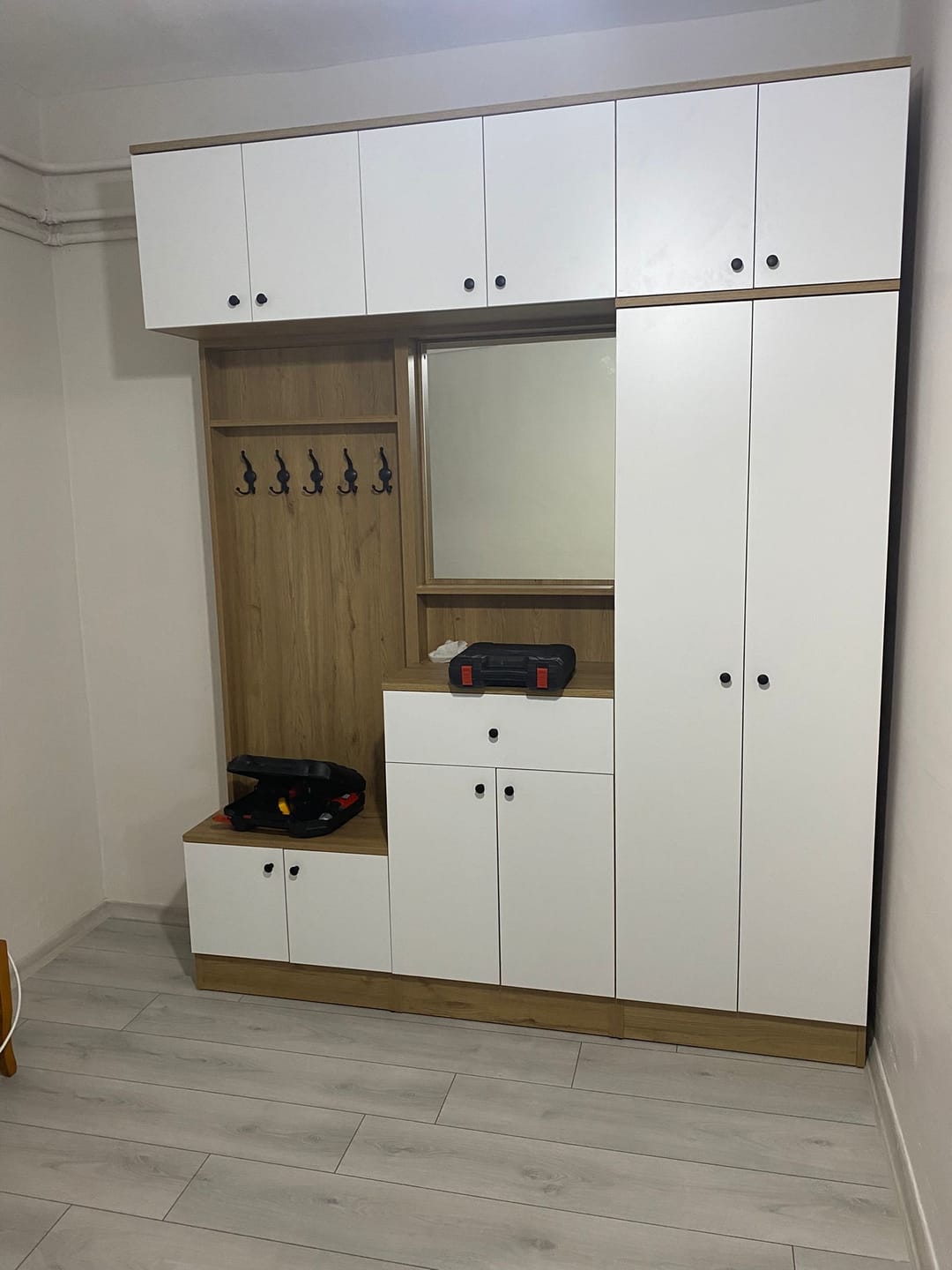Customer photo review of Rani EA104 Portmanto Çekmeceli Aynalı Raflı Vestiyer Sepet Ceviz - Beyaz