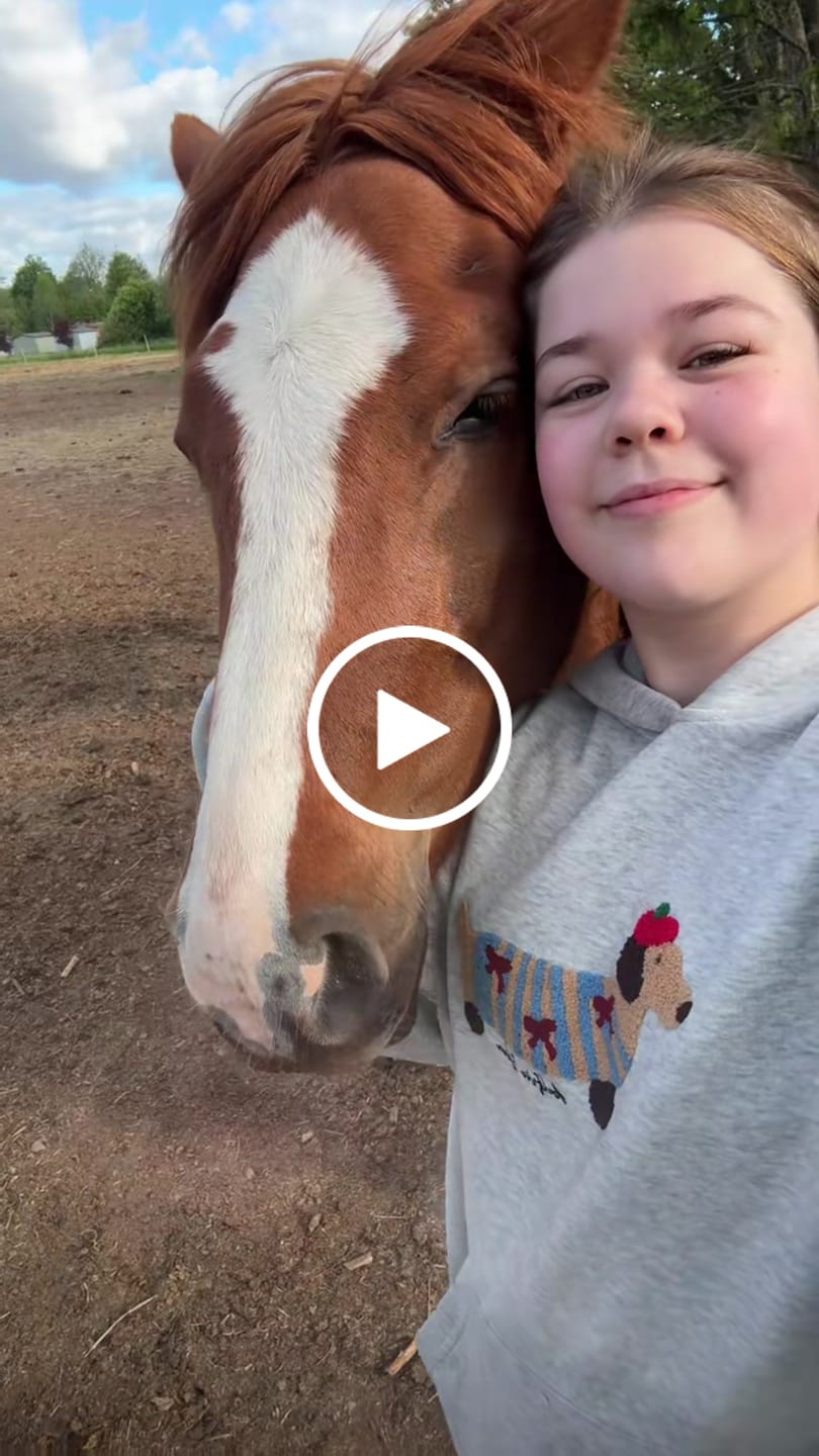 Customer video review of Aelfric Eden Embroidery Dog Baggy Barrel Sweatpants