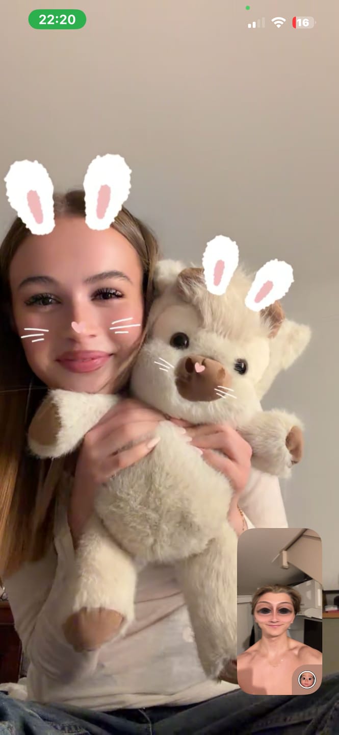 Customer photo review of La peluche vache qui court quand on l’agite | Floomie®