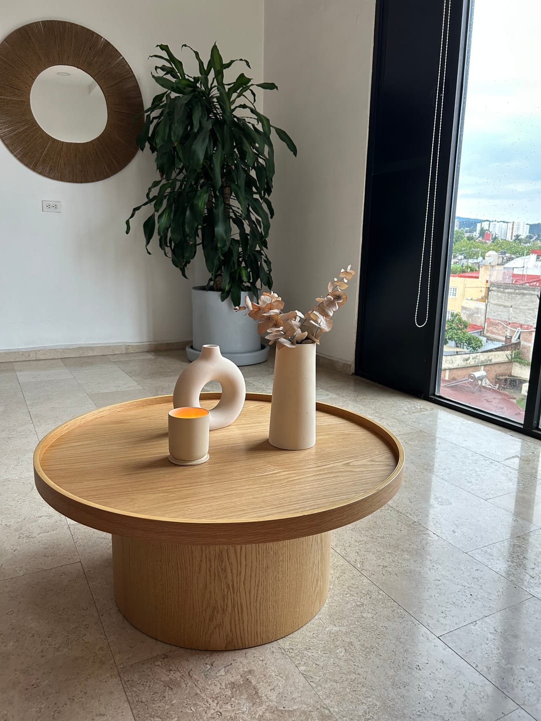 Customer photo review of Mesa de centro Perak – Redonda en nogal y encino 80 cm