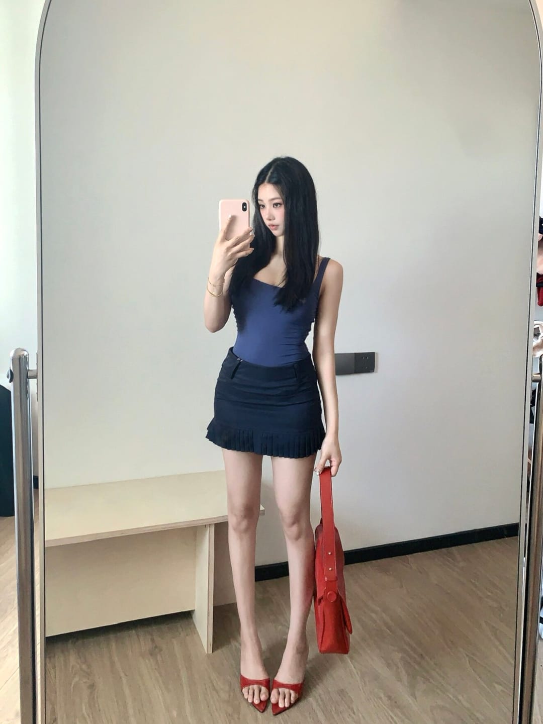 Customer photo review of IAMXIAA Low-Rise Pleated Hem Mini Skirt