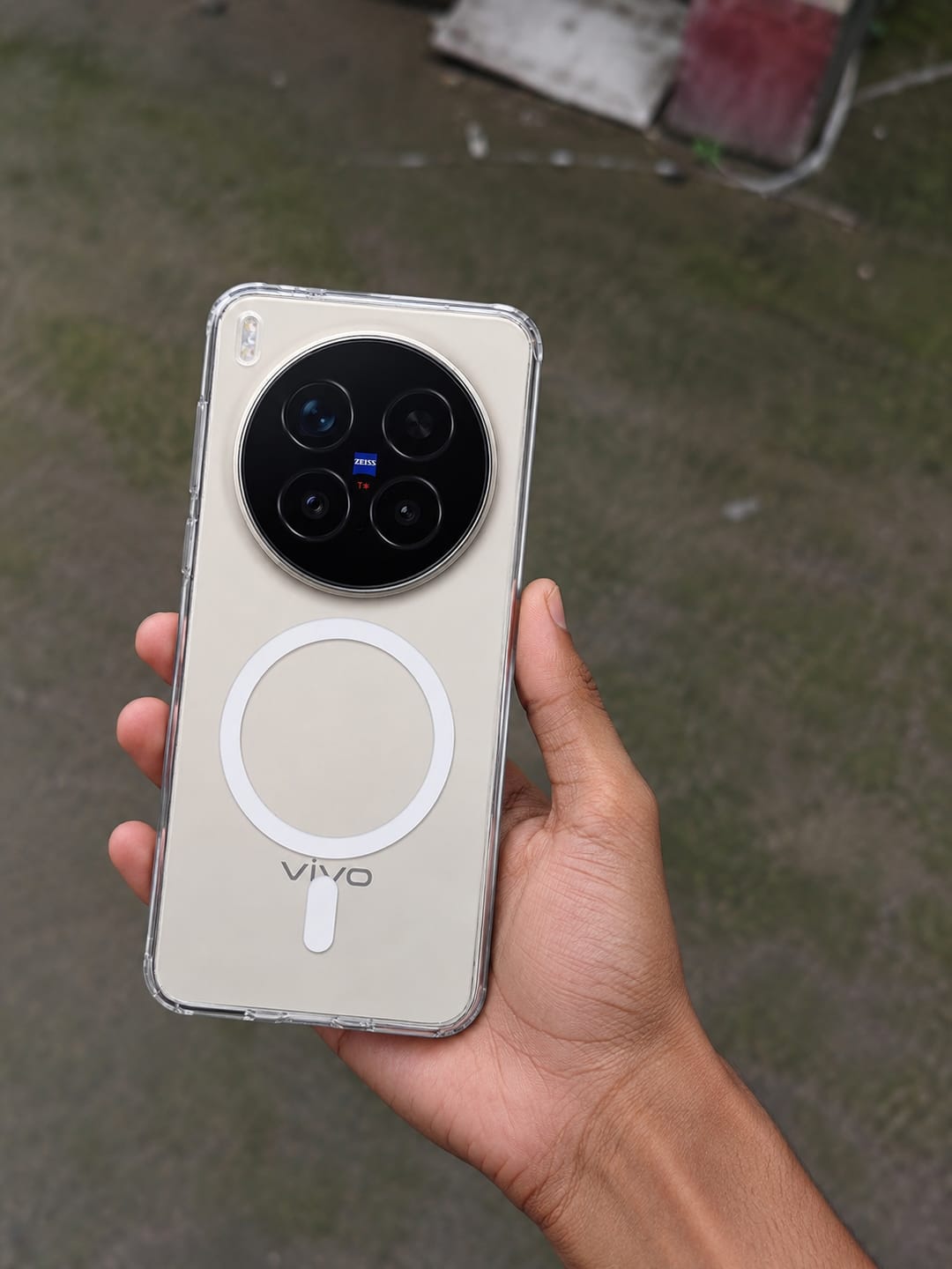 Customer photo review of Anti-Yellow MagSafe Clear Case for Vivo X300 Pro