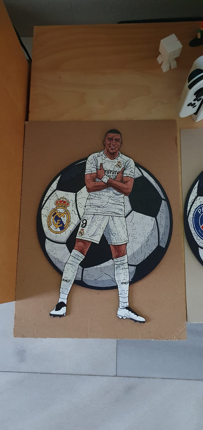 Customer photo review of Kylian Mbappé - Holzpuzzle