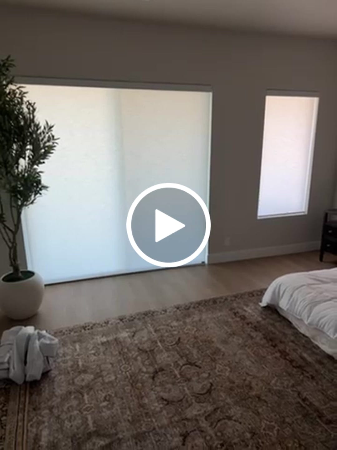 Customer video review of SmartWings Motorized Light Filtering Roller Shades 70% Blackout Safari