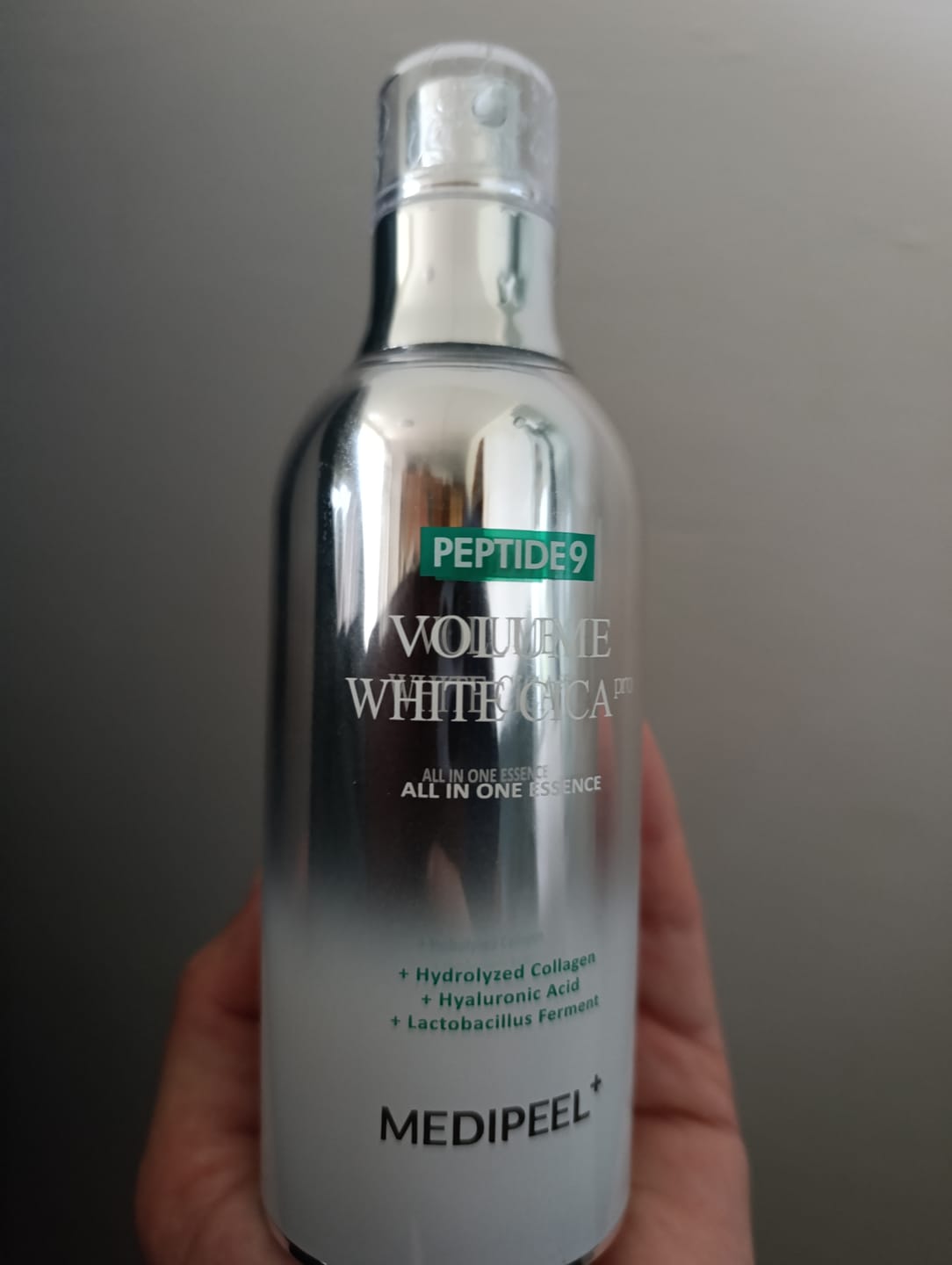 Customer photo review of Izgaismojoša skābekļa esence ar Gotu Kola Medi-Peel Peptide 9 Volume White Cica Essence Pro