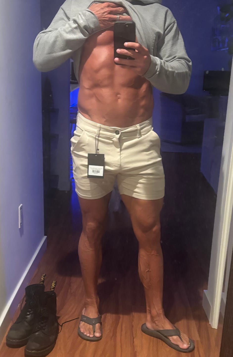 Customer photo review of Ultra-Stretch 5" Chino Shorts - Cream