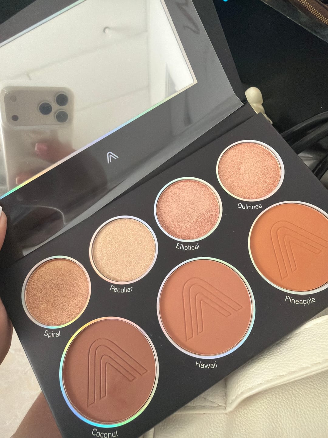 Customer photo review of PALETA DE CONTORNOS E ILUMINADOR GLAMBLACK