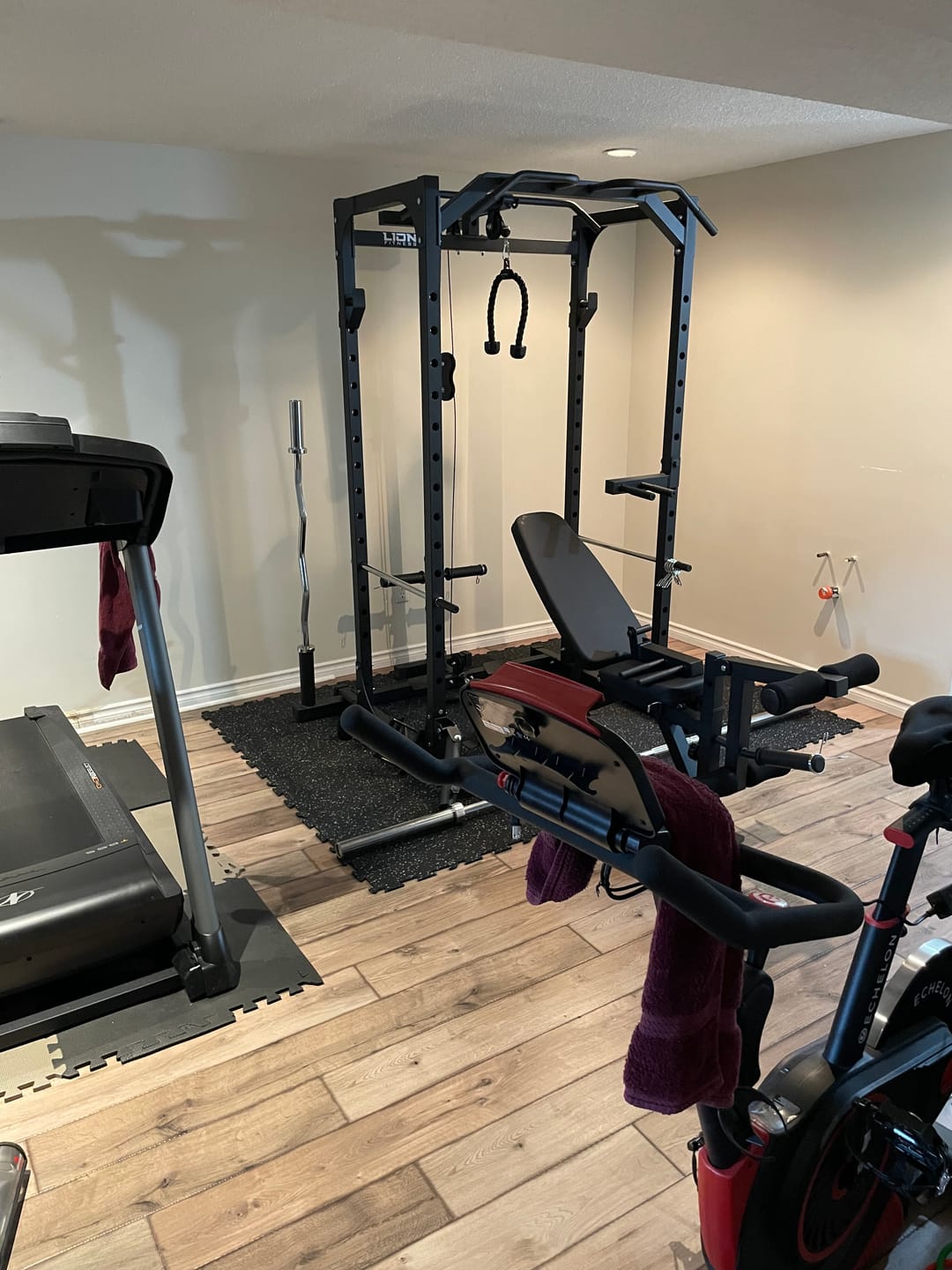 Customer photo review of Banc d'Entrainement Ajustable avec Leg Curl et Leg Extension