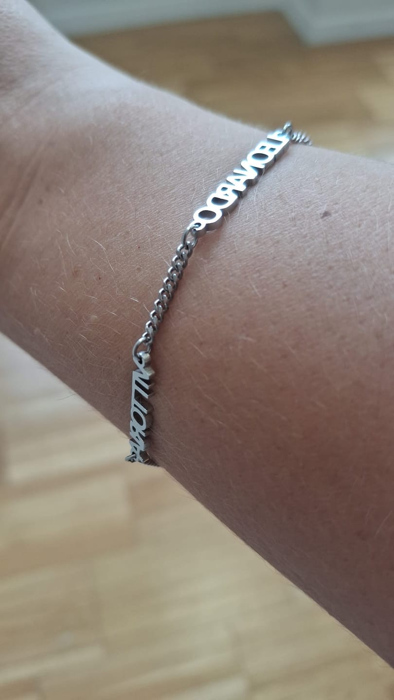 Customer photo review of Bracciale personalizzato con nome