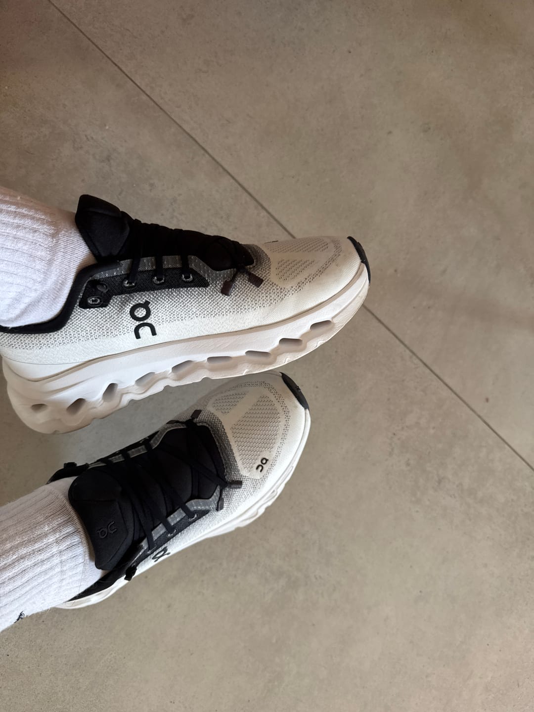 Customer photo review of On Cloud Women Cloudtilt  - Black | Ivory - Hemen Teslimde