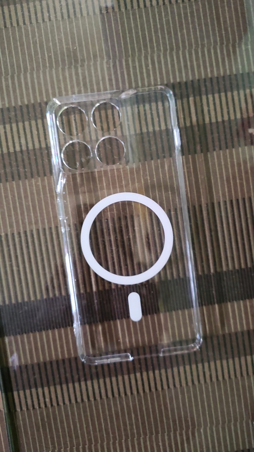 Customer photo review of Anti Yellow Magsafe Clear Case - Motorola Edge 70