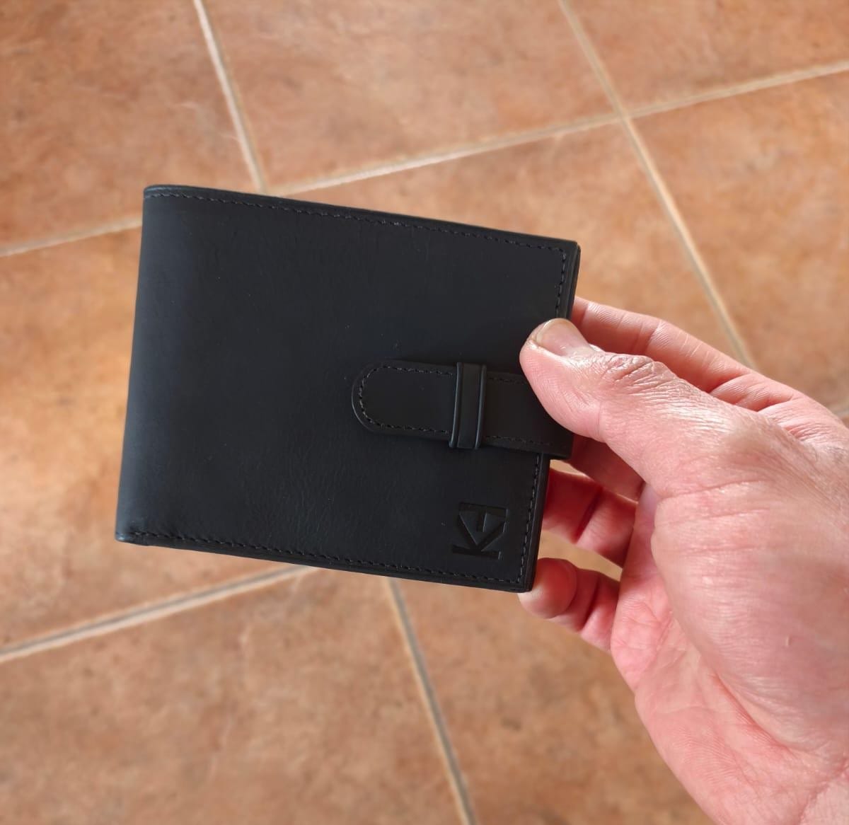 Customer photo review of Billetera Sintra Negro