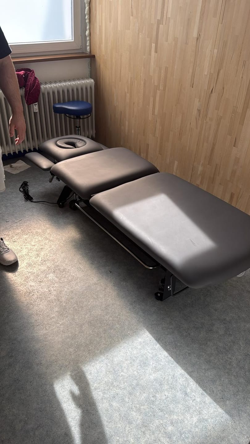 Customer photo review of Therapieliege Elektrisch Evero Cross X5 Ergo | 5-Segmente | Steuerrahmen | Grau-Schwarz | 3 Jahre Garantie