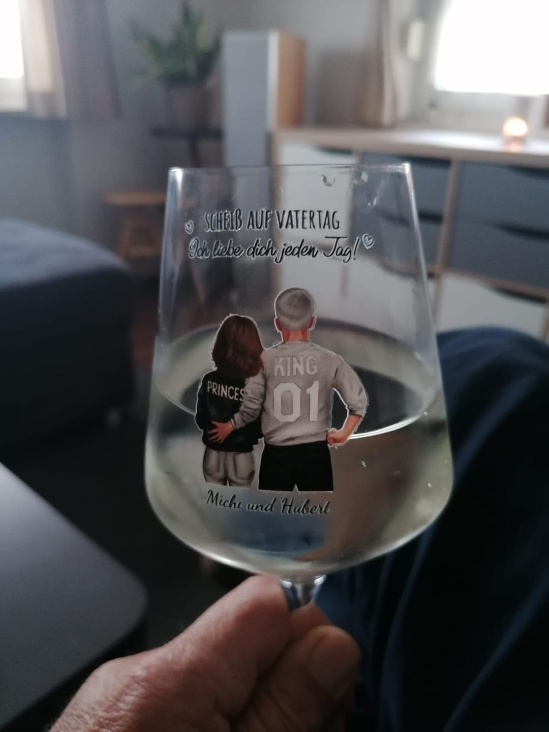 Customer photo review of Jeden Tag – Personalisiertes Weinglas zum Muttertag und Vatertag