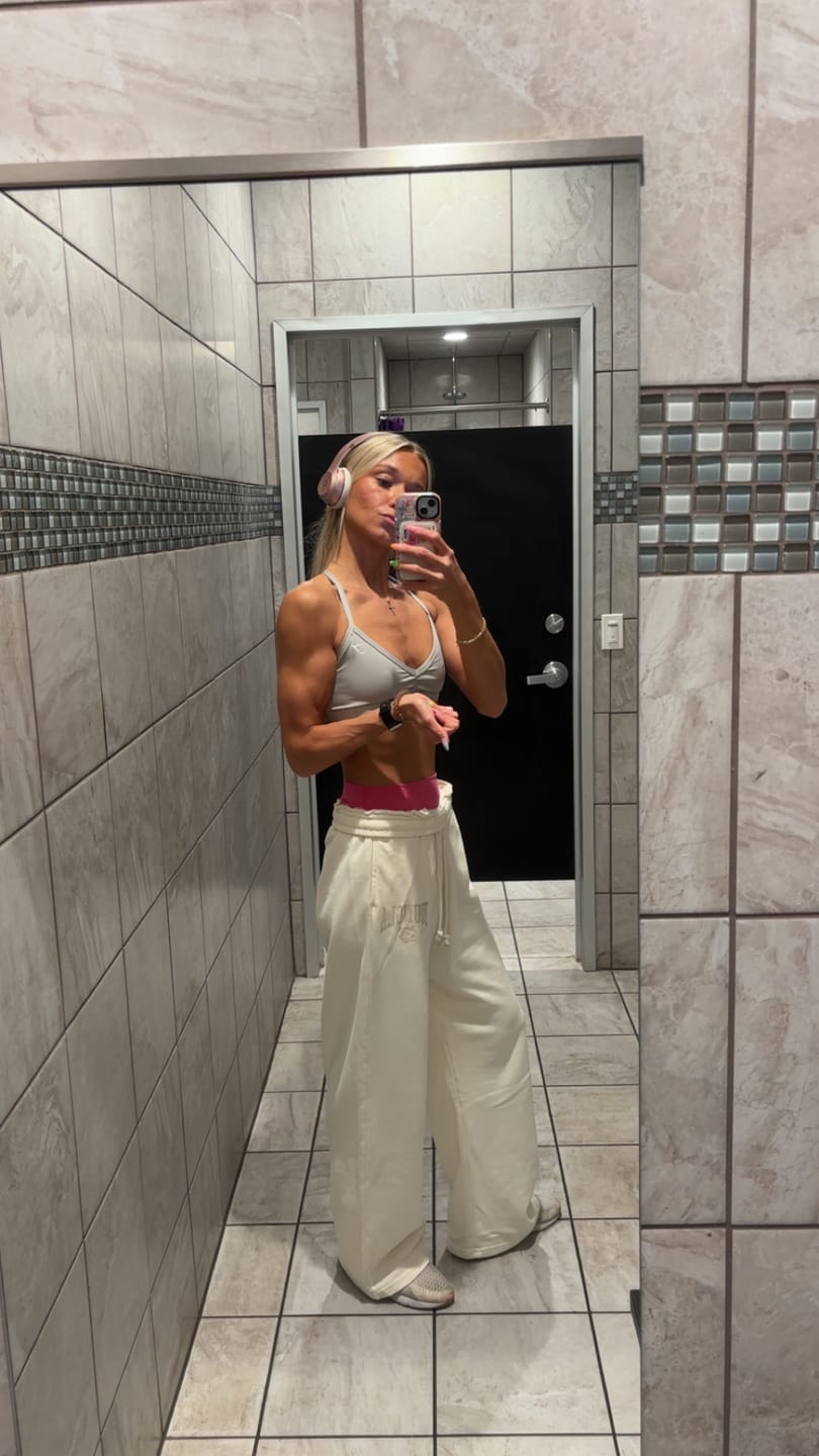 Customer photo review of W2213 - OTG Straight Leg Joggers