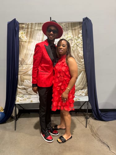 Customer photo review of Men's 2-Piece Rose Jacquard Red Wedding Suit for Groom