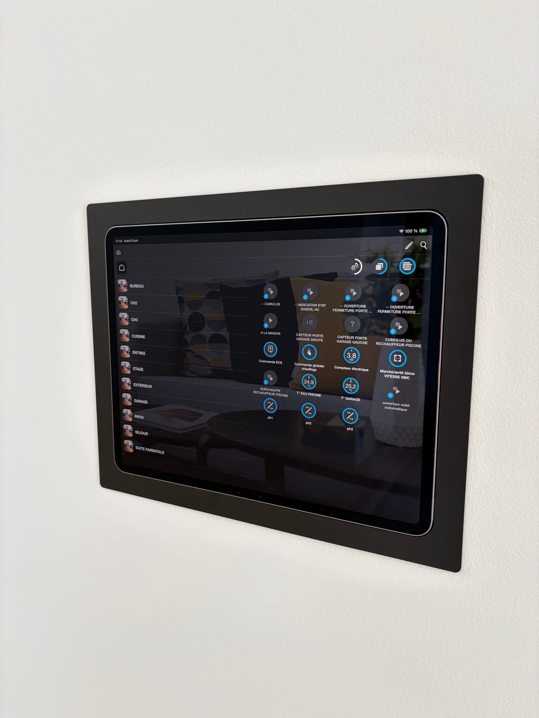 Customer photo review of SimpliDock® for iPad® Pro 12.9" 3|4|5|6, Air 13" (M2|M3|M4)