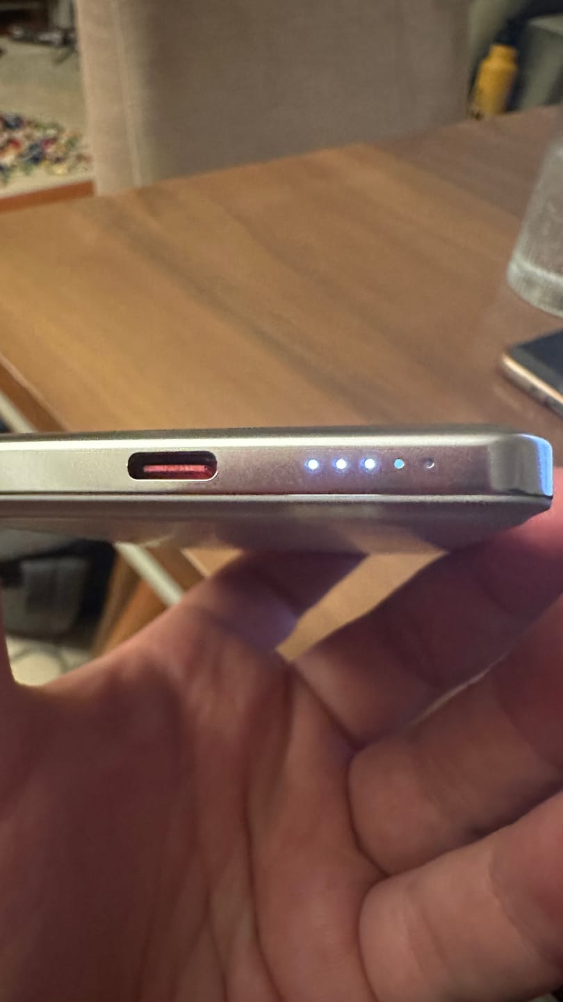 Customer photo review of Kablosuz Powerbank 15W | 5000 Mah, Manyetik, 22.5W PD USB-C, İnce Alüminyum Gövde (X6440)