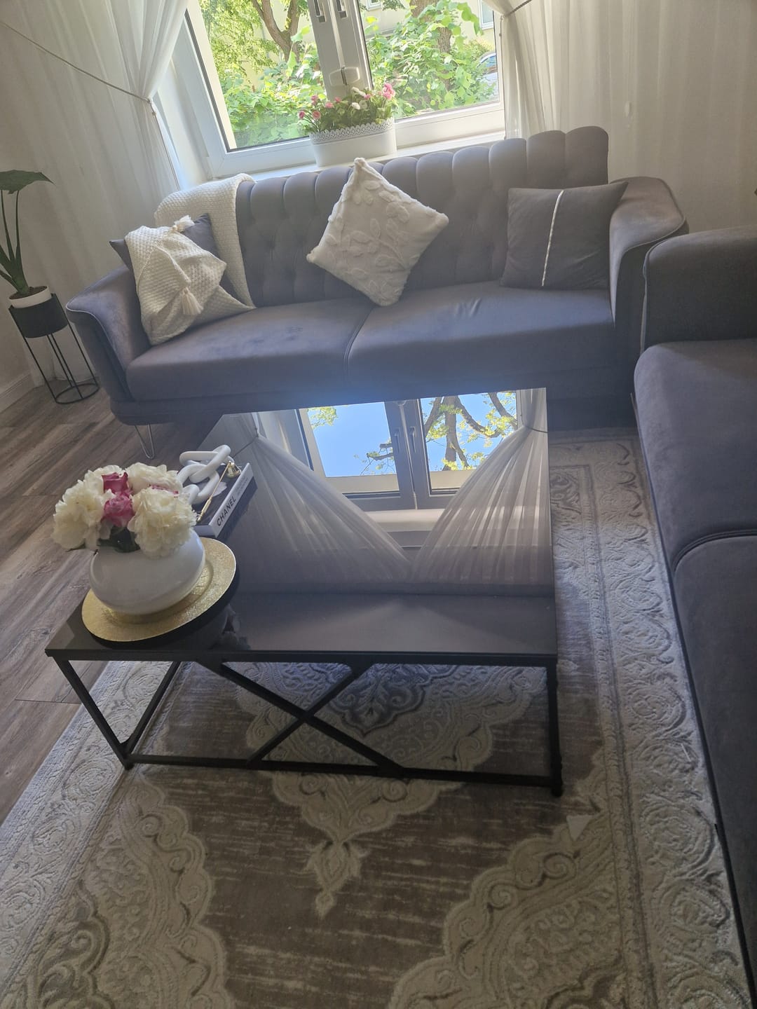 Customer photo review of Glasplatte Tisch Sicherheitsglas für Esstisch, Gartentisch, Weinfass - Quadrat Schwarz - ohne Facette
