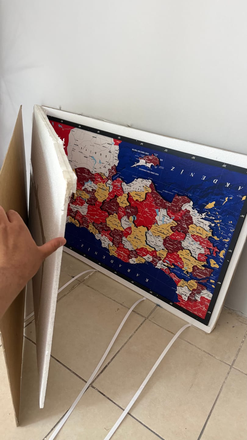 Customer photo review of Renkli Baskılı Türkiye Haritası - Çerçeveli Ahşap Duvar Dekoru (Terracotta)