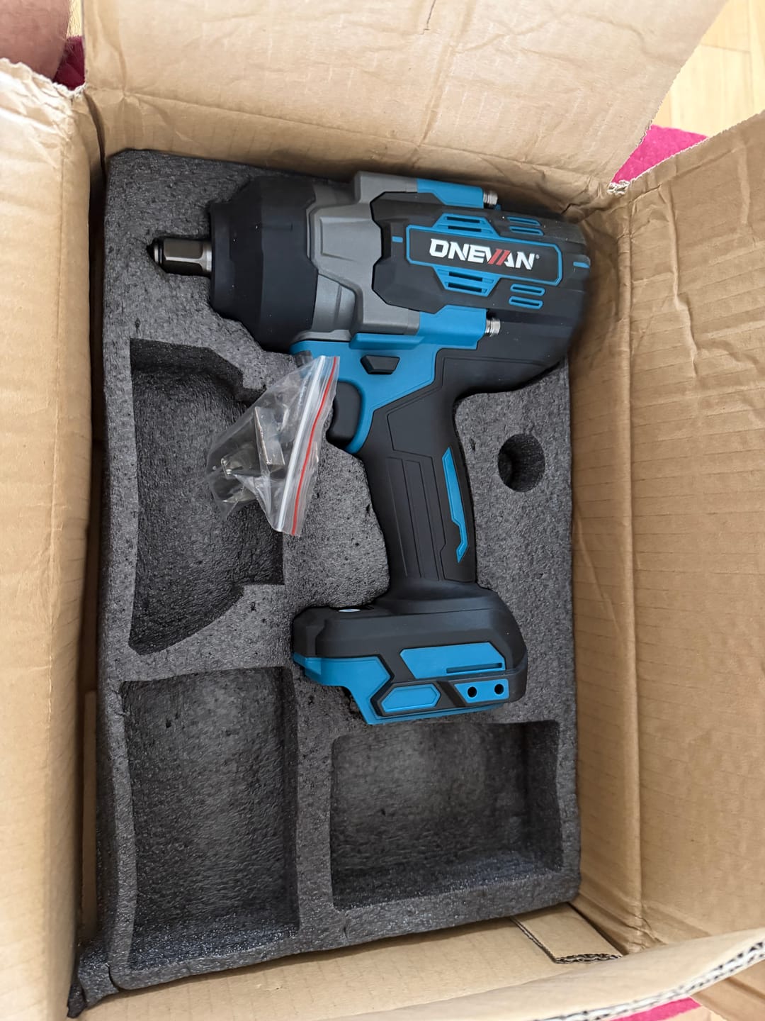 Customer photo review of ONEVAN 1/2" 2800N·m Brushless Cordless Impact Wrench(4.5Ah Battery Upgrade – Long Lasting Power) | For Makita 18V Battery