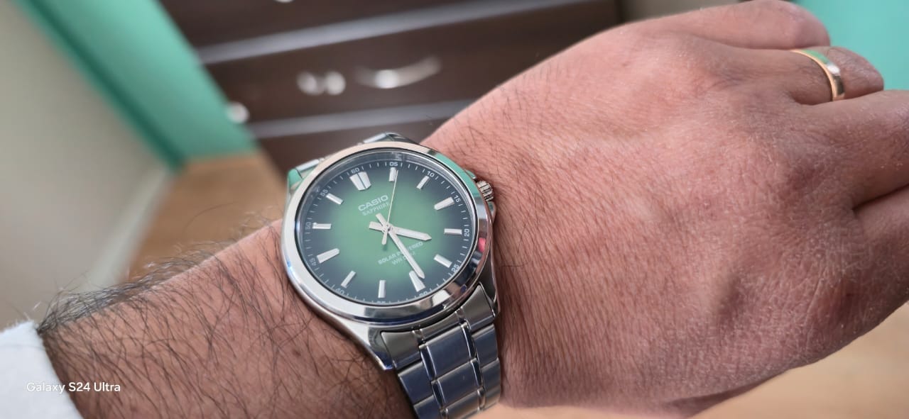Customer photo review of Reloj Casio Sapphire MTS-RS100D-3A Verde Tough Solar Acero 41,7mm