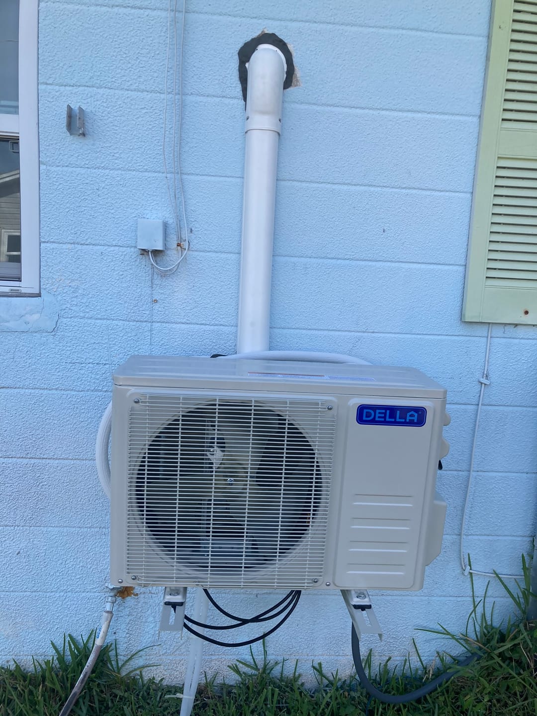 Customer photo review of DELLA Wall Mounting Bracket for 6000-36000 BTU Mini Split