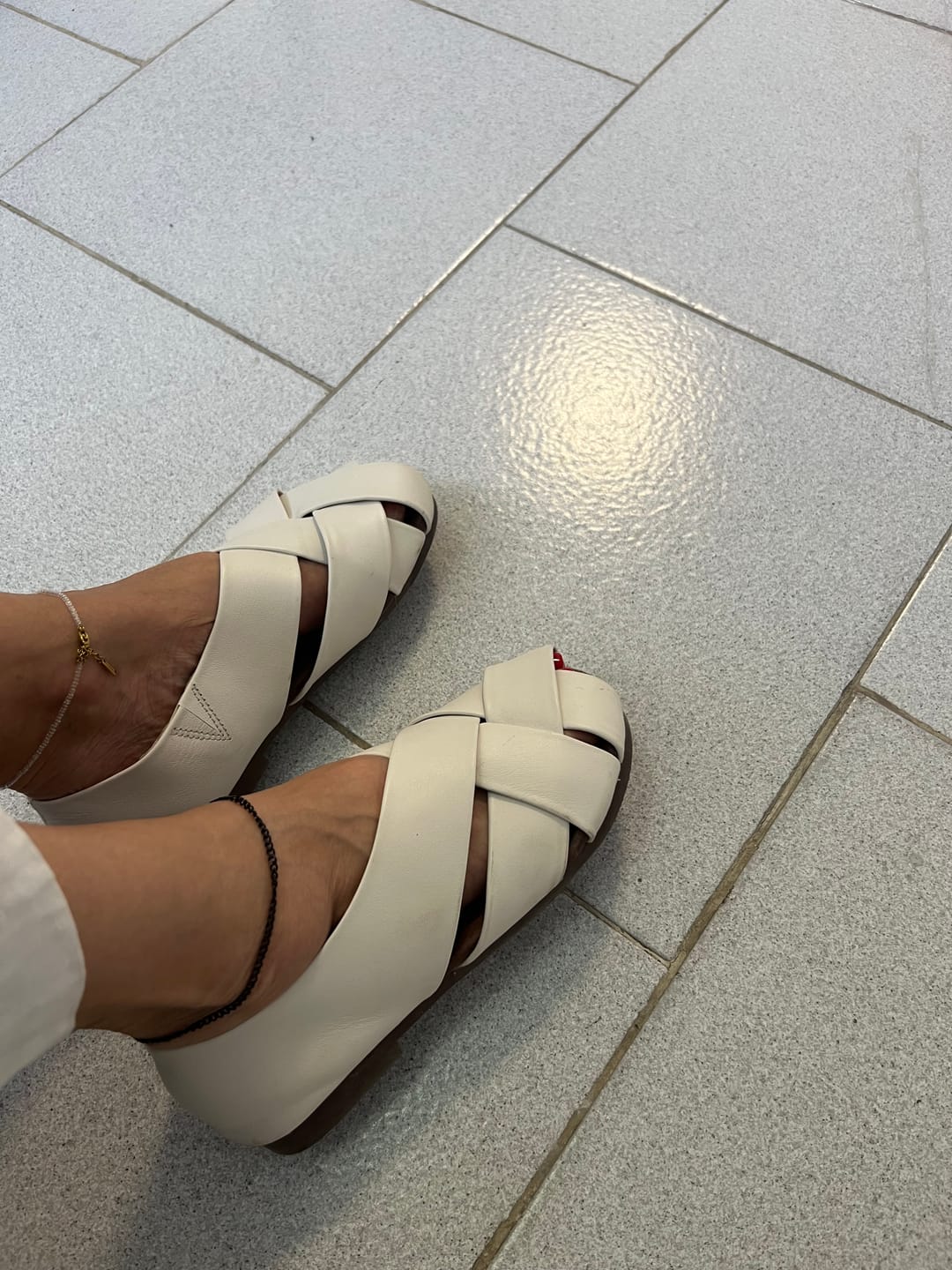 Customer photo review of Women Vintage Genuine Leather Spliced Low Heel Shoes
