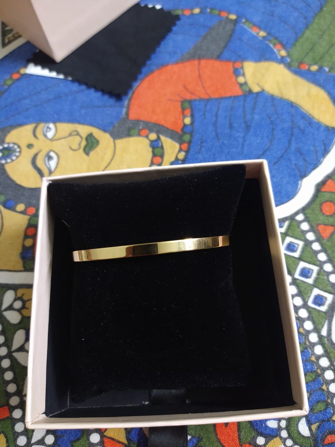 Customer photo review of Plain Stackable Bangle Bracelet |4MM