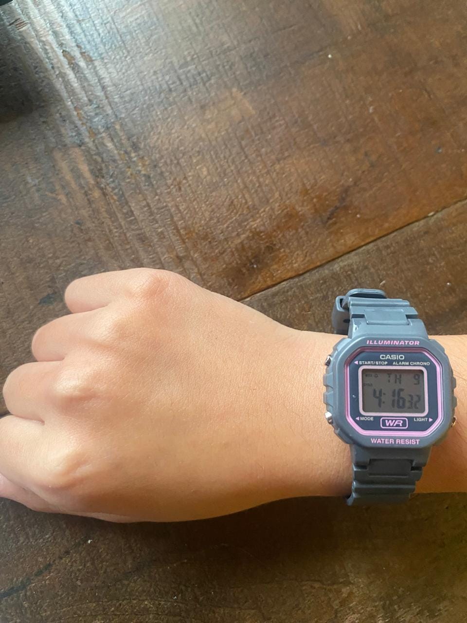 Customer photo review of Reloj Casio Vintage LA-20WH-8ADF Gris Rosado