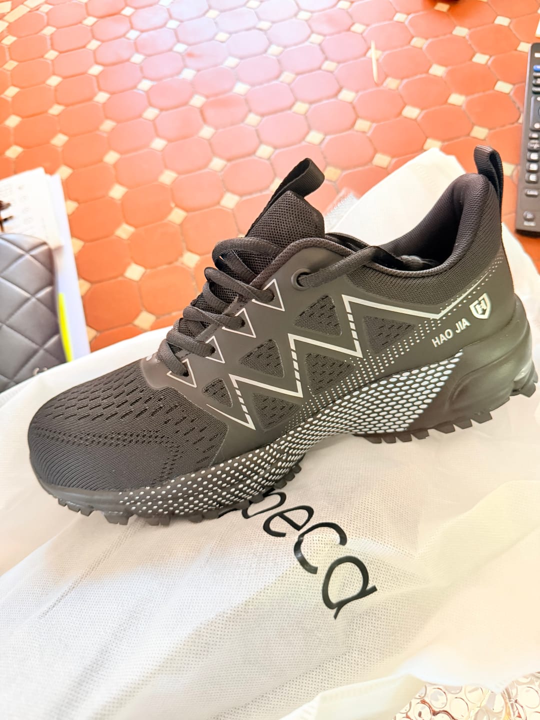 Customer photo review of Chaussures de Sécurité Premium Confortables & Antidérapantes